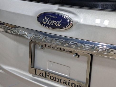 Used 2015 Ford Explorer XLT image 9