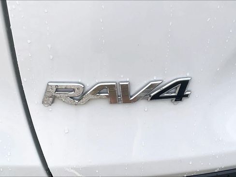 Used 2025 Toyota RAV4 LE AWD/4WD image 30