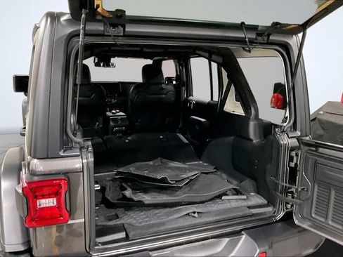 Used 2024 Jeep Wrangler Unlimited Rubicon w/ Convenience Group AWD/4WD image 32