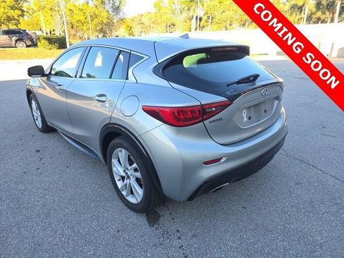 Used 2018 INFINITI QX30 image 4