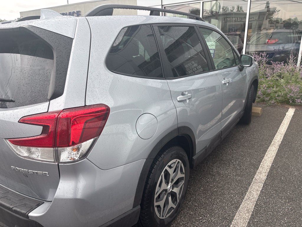 Used 2021 Subaru Forester Premium AWD/4WD image 4