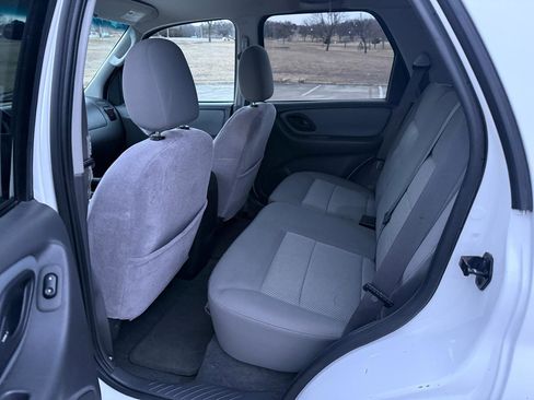 Used 2005 Ford Escape XLT image 16