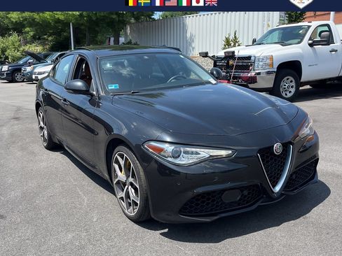 Used 2019 Alfa Romeo Giulia AWD image 1