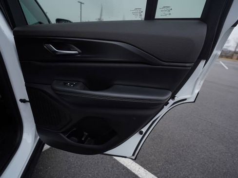 Used 2023 Jeep Grand Cherokee Altitude image 24