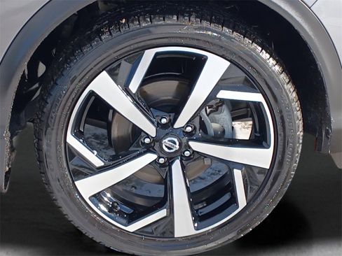 Used 2022 Nissan Rogue Sport SL w/ Premium Package image 28