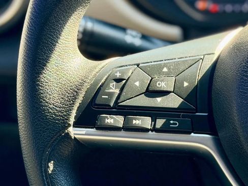 Used 2021 Nissan Versa SV image 18