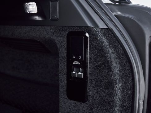 Used 2024 Land Rover Range Rover SE image 12