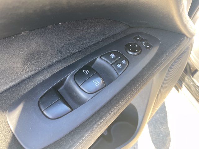 Used 2015 Nissan Pathfinder SV FWD image 21