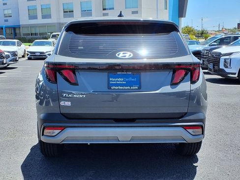 Used 2025 Hyundai Tucson SE FWD image 6