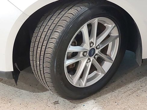 Used 2016 Ford Focus SE FWD image 32