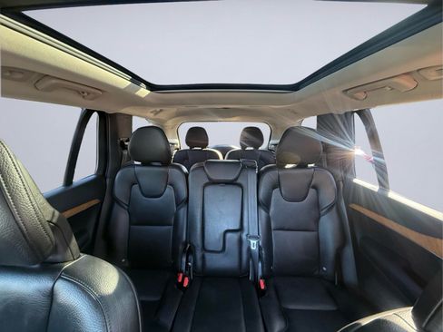 Used 2021 Volvo XC90 T6 Momentum w/ Climate Package AWD/4WD image 15