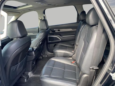 Used 2022 Kia Telluride EX w/ EX Premium Package FWD image 4