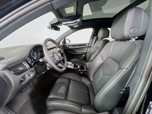 Certified 2026 Porsche Macan AWD/4WD image 5