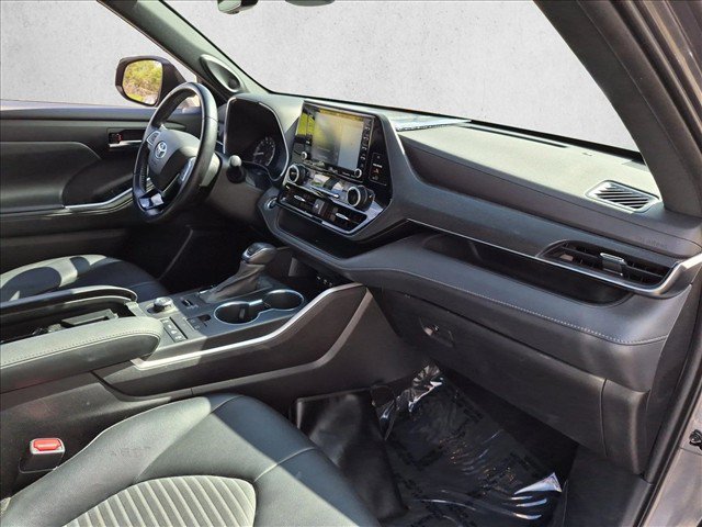Used 2021 Toyota Highlander XSE AWD/4WD image 22