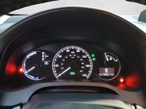 Used 2012 Lexus CT 200h Premium image 18