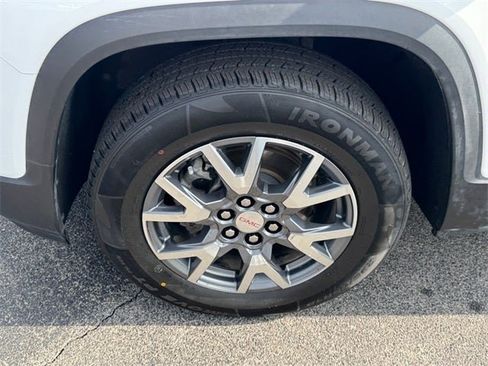 Used 2023 GMC Acadia SLT image 13