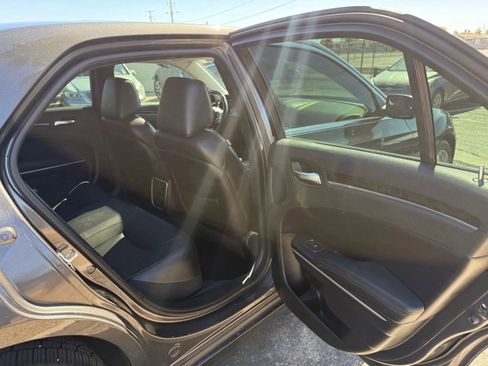 Used 2019 Chrysler 300 Limited w/ Safetytec Plus Group image 21