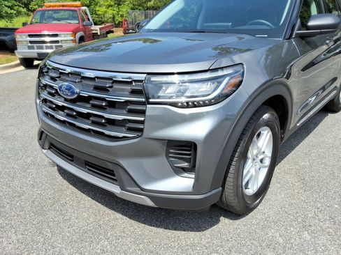 Used 2025 Ford Explorer Active RWD image 9