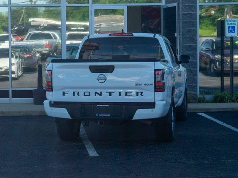 Used 2023 Nissan Frontier SV w/ SV Convenience Package AWD/4WD image 3