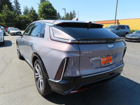 Used 2024 Cadillac Lyriq Luxury AWD/4WD image 5