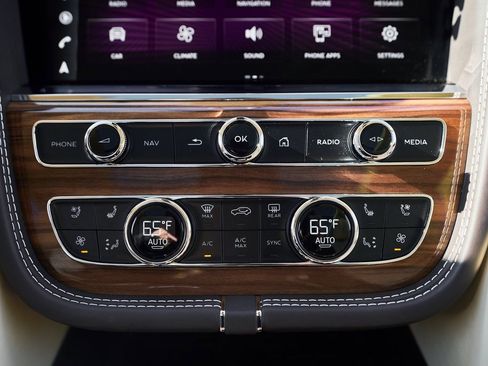 Used 2023 Bentley Bentayga Extended Wheelbase image 73