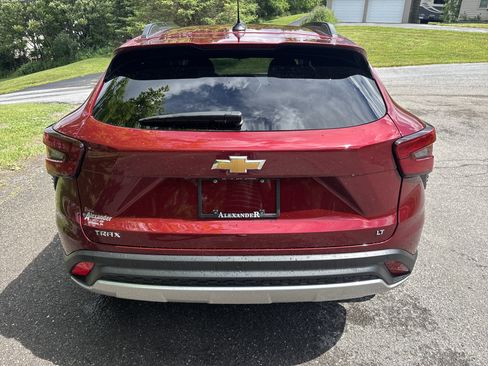 Used 2024 Chevrolet Trax LT w/ Driver Confidence Package FWD image 7