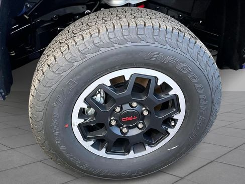 New 2025 Toyota Tacoma TRD Off-Road AWD/4WD image 12