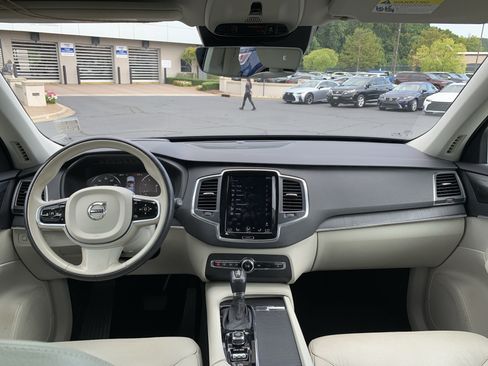 Used 2020 Volvo XC90 T5 Momentum w/ Protection Package Premier FWD image 30