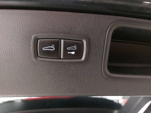 Certified 2019 Porsche Macan AWD/4WD image 15