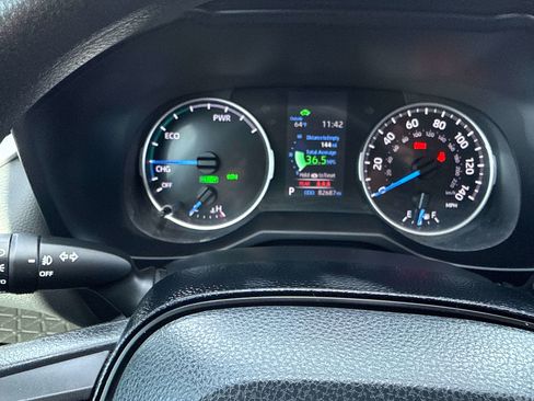 Used 2021 Toyota RAV4 XLE w/ Convenience Package image 23