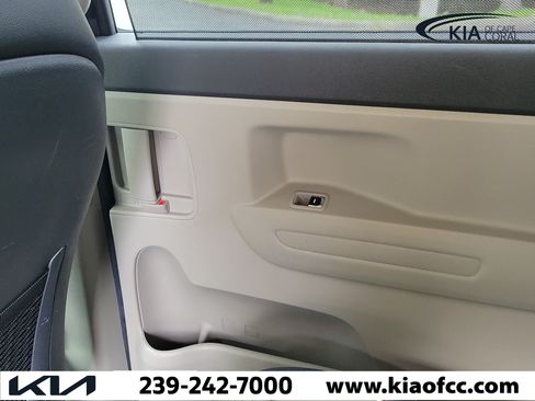 Used 2021 Kia Sedona EX FWD image 14