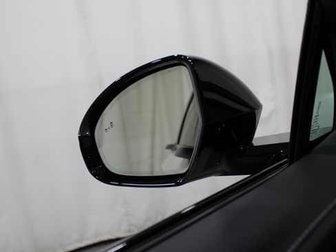 Used 2025 Lincoln Nautilus Premier AWD/4WD image 10