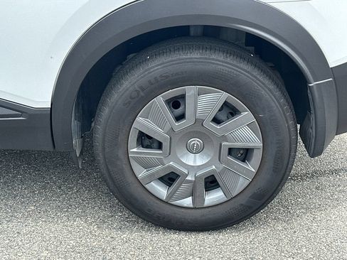 Used 2025 Nissan Kicks S FWD image 19