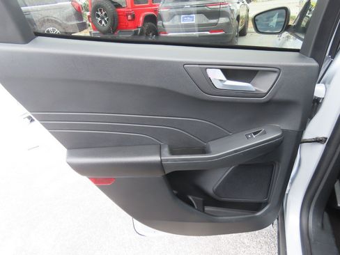 Used 2025 Ford Escape ST-Line FWD image 19
