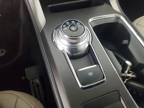 Used 2017 Ford Fusion SE w/ Fusion SE Technology Package image 17