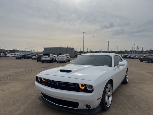 Used 2022 Dodge Challenger GT image 6