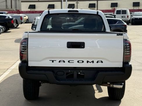 Used 2022 Toyota Tacoma SR RWD image 5