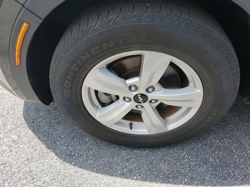Certified 2023 Kia Sorento LX FWD image 6
