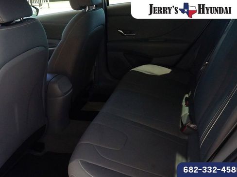 Used 2022 Hyundai Elantra SEL FWD image 20