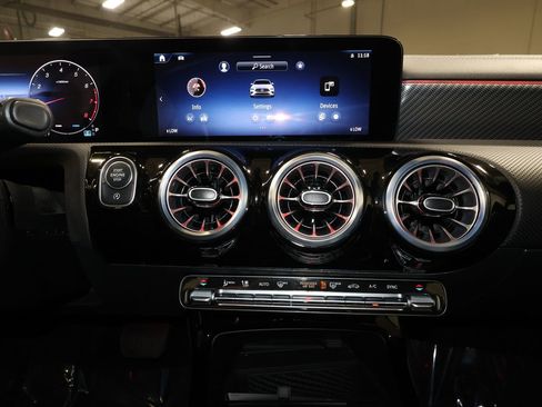 Used 2025 Mercedes-Benz CLA 250 4MATIC image 17