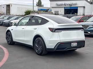 Used 2026 Tesla Model Y 2WD video 2