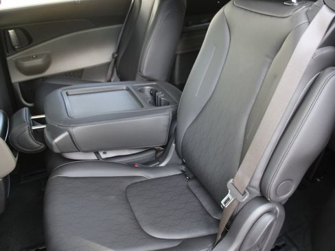 New 2026 Kia Carnival EX FWD image 19