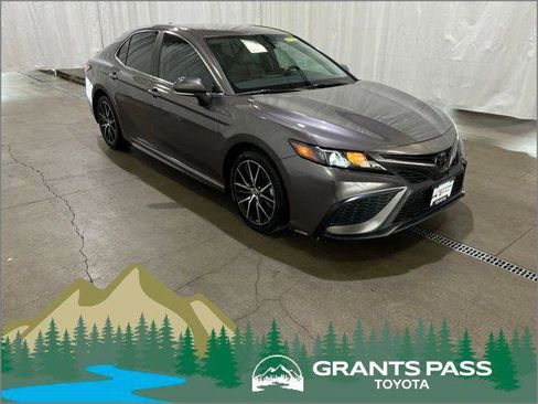 Certified 2023 Toyota Camry SE FWD image 1
