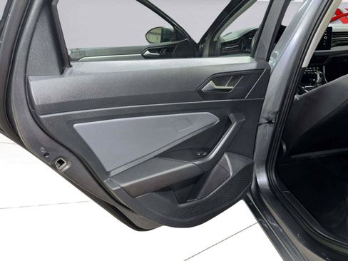 Used 2025 Volkswagen Jetta SE FWD image 21