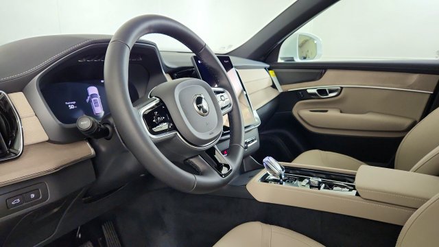 New 2026 Volvo XC90 T8 Plus w/ Protection Package Premier AWD/4WD image 12