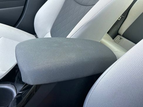 Used 2022 Toyota Corolla LE FWD image 33