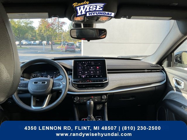 Used 2024 Jeep Compass Latitude AWD/4WD image 2