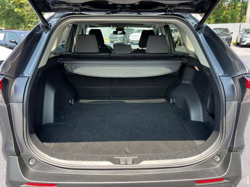 Used 2020 Toyota RAV4 XLE w/ Convenience Package FWD image 18