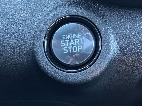 Used 2024 Hyundai Venue SEL image 25