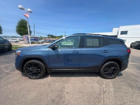 Used 2024 GMC Terrain SLT w/ Tech Package AWD/4WD image 9